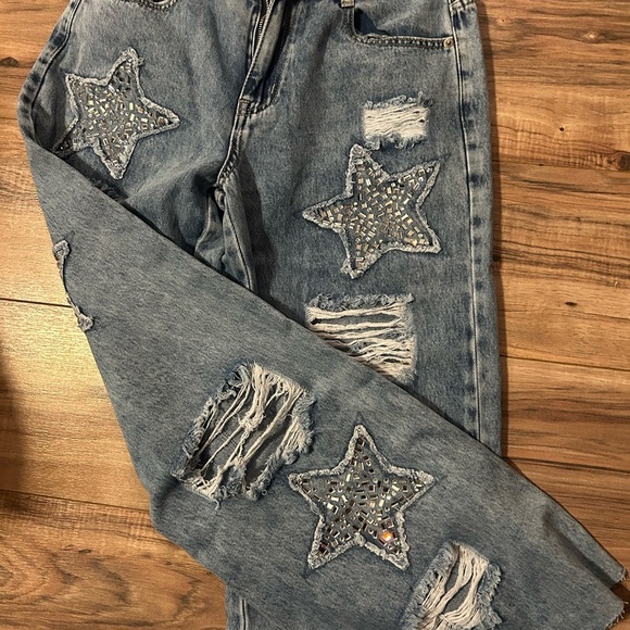 NWOT. Stylish Blue Star-Embellished Women's Jeans - Picture 7 of 8